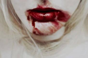 Hvorfor drømme om blod fra munden