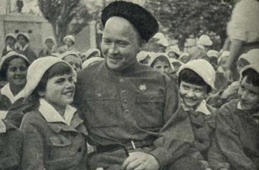 Maniakální zabiják Gaidar byl hrdinou v SSSR, jeho vnuk je hrdinou Belolentochniki